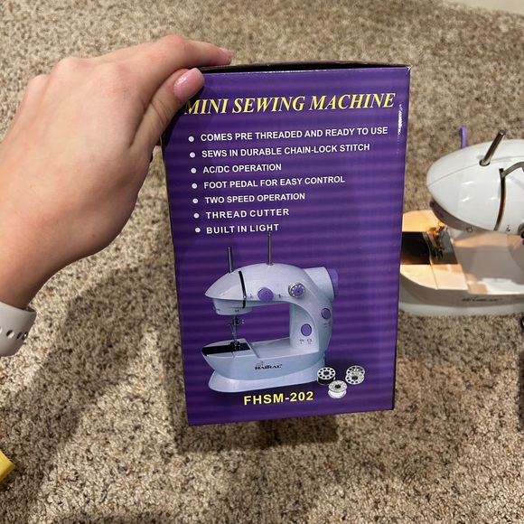 Mini Sewing Machine - Picture 11 of 15
